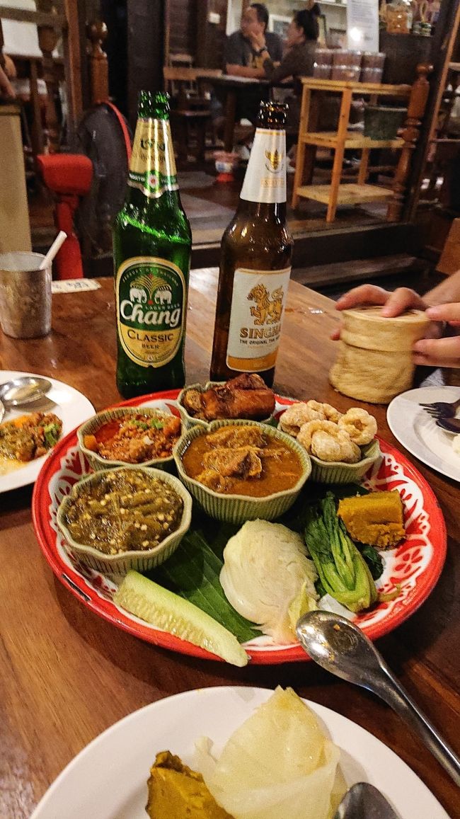 一番人気のオードブル、タイビールの　Chang Singha 飲み比べしました。<br /><br />どっちもクセがなく飲みやすいですね。<br /><br />料理の味は美味しいですが、やはり辛めです。<br /><br />日本人同行者がご馳走してくれて、、、値段はわかりません。。。<br /><br />
