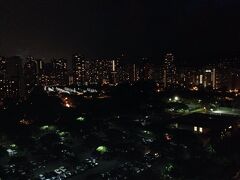 部屋からは街の夜景も見えてとても素敵です。

到着日の夕食はビーチウォークにある心玄でお蕎麦を食べました。
ハワイで鴨せいろが食べられるとは・・・
若干高めですが、おいしくいただきました。