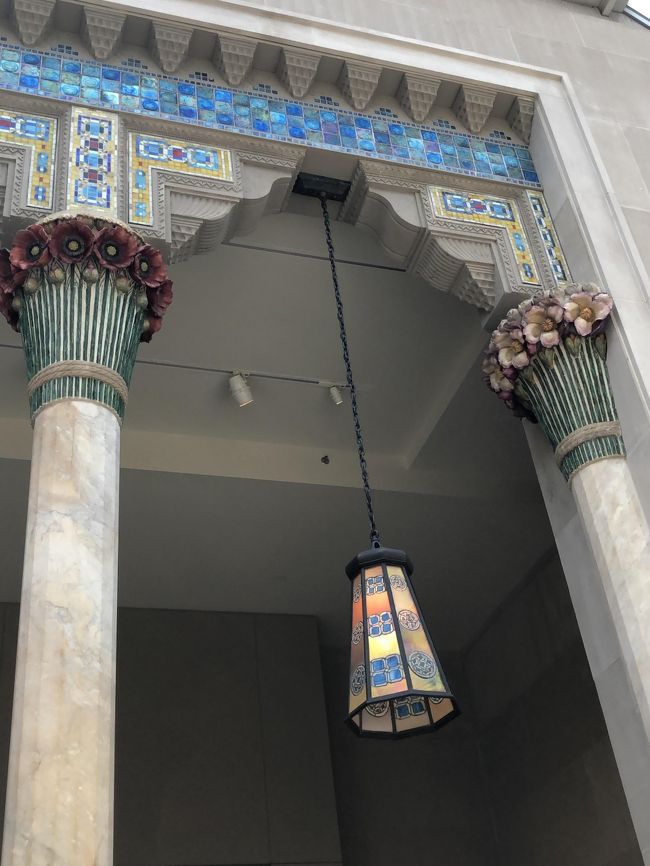 日本の刀の鞘を参考にしているとか<br />凝ってますよね