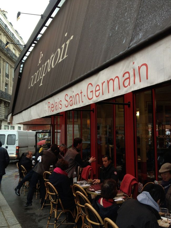 お土産を買ったお店の店員さんに、おすすめのカフェを教えて貰って行ってみました。地元の人や観光客でかなり混んでました。