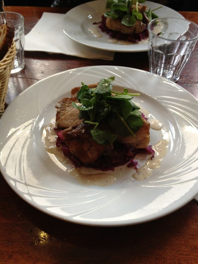 カフェランチは雰囲気もよくとても美味しかったです。<br /><br />もう大分前なので、所々写真消してしまった部分もあってこまめに旅行記で残しておけばなぁと思いました。3月のパリはまだまだ寒かったので、今度は暖かい季節に行きたいな。