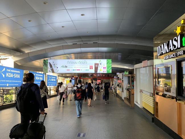 バンコク・スワナブーム空港に到着<br />ＡＮＡで来た友人Ｔkさんと合流して、いったんＴkさんのホテルにチェックインして