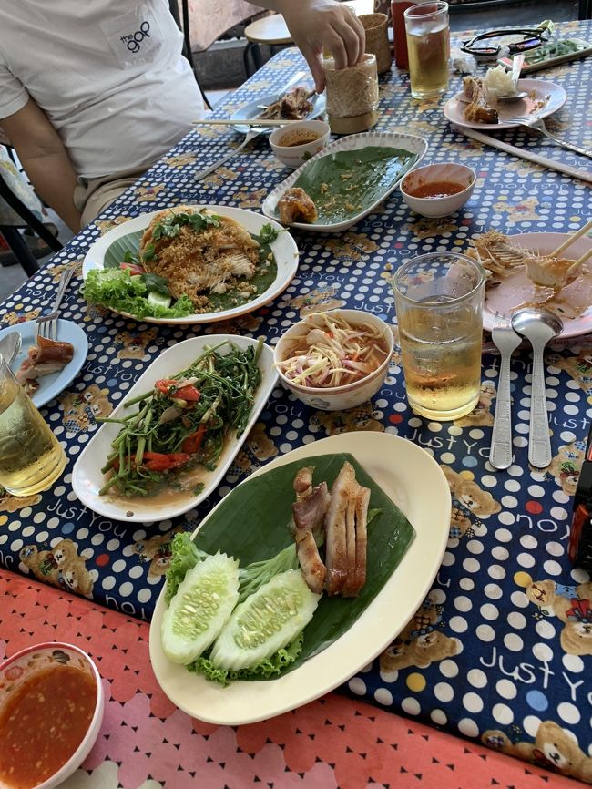 どれも美味しゅうございましたで、トータル1,070THBと一人200THBちょいでした。<br />Ｋkさん、Ｍyさん、Ｏtさん、Ｔkさんとはいったんお別れ、お次は、jkさん、tpさんと合流してある場所に向かいます