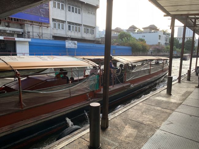 さて、再び船で戻ります<br />帰りは正しい料金19バーツのチケットを購入