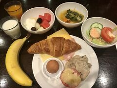 ツアー最終日。
クラウンプラザでの朝食です。

最終日は、ランチが自由食になるので、もしもの時のために朝食をたくさん食べておきます！