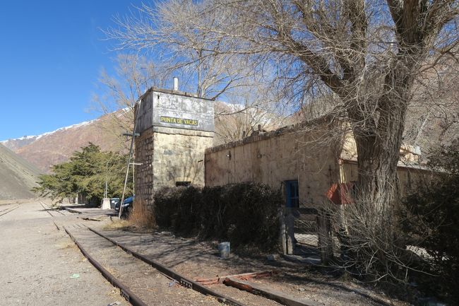 駅舎は地元の方の家になっていました。<br />子供たちがサッカーをしていて、手を振ってくれていましたねー！