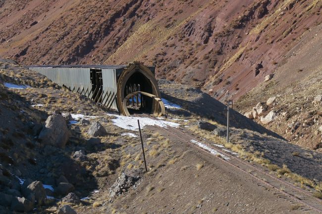 ポータル構造物が将棋倒し～