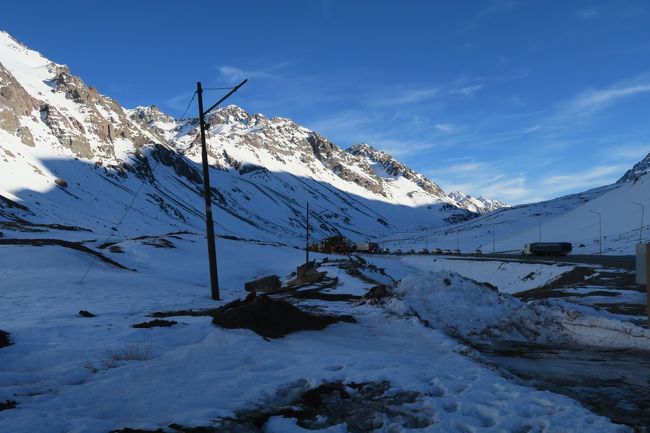 この山景にはトンネルがあり、それを抜けるとチリに入ります。