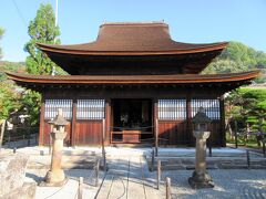 東光寺は蘭渓道隆によって鎌倉時代に再興された臨済宗の寺で、室町時代の建築と伝わる重要文化財の仏殿が見物です。このほか、名勝の庭園もあります。