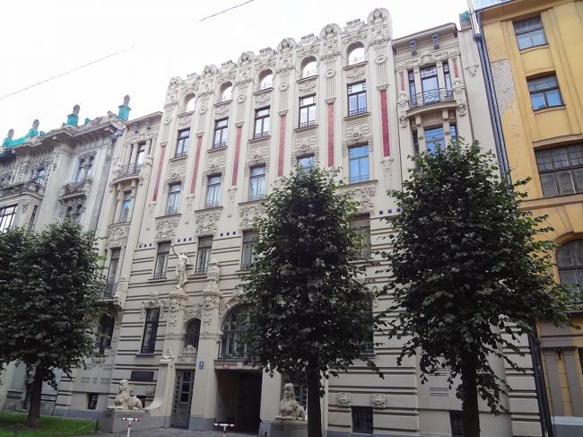 ちょっとフェミニンな外観。<br />曲線にこだわりがあるのかな？