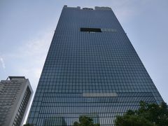 15:37
「梅田スカイビル」
地上40階建ての高層ビルです。
阪神梅田駅から徒歩20分かかって着きました。
