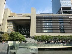 16:05
大阪駅です。
駅の中を通り抜けて‥