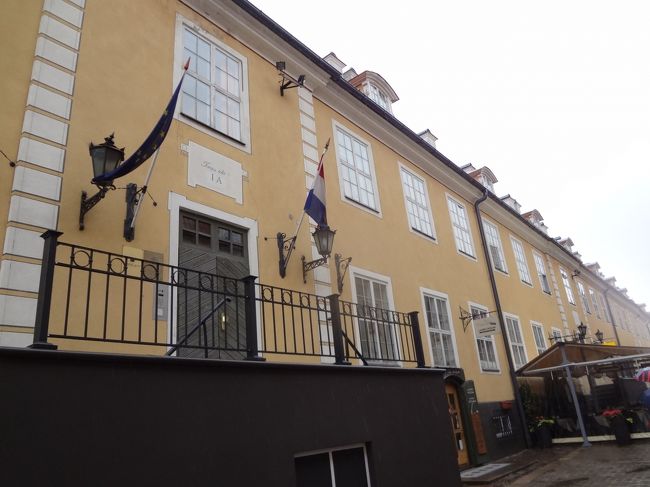 トゥァルニャ通りに出ました。