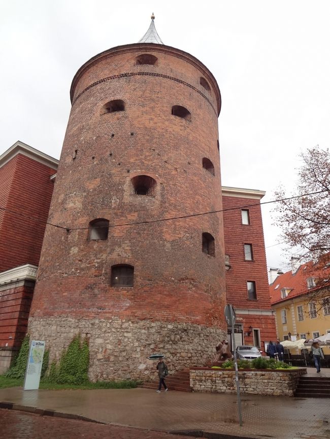 火薬塔。<br />こちらもレンガ造りですね。