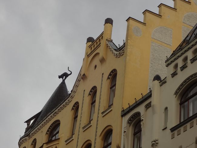 あれはまさしく猫！<br />これが有名な猫の家ですね。