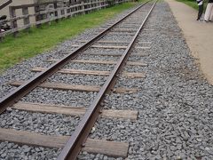 旧手宮線。
かつて日本国有鉄道（国鉄）が運営していた貨物線で、南小樽駅から手宮駅を結んでいた。おもに石炭や海産物を扱っていたが、1985年11月5日廃止。