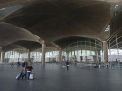 翌朝、ホテルが用意してくれた車でアンマンクイーンアリア空港へ向かった。
近代的な空港でとてもよかった。