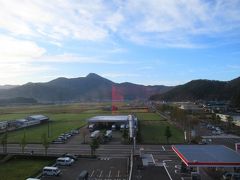 客室からの眺め。ここだけではなく、山と広々した田園以外、何もない風景が多い福井県。
そしてこの日は、ここから撮った写真がなぜか削除されてしまいショック！
夕食は「釜蔵」という、釜飯がウリの有名店に行きました。具材は福井名物のへしこ！初めて食べたかもしれない。写真がないのがつくづく残念