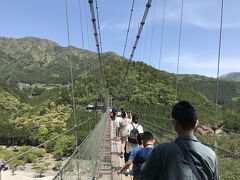 家族と合流後は高野山を経由して和歌山市内へ、途中立ち寄った谷瀬の吊り橋。