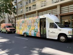 朝食済ませて、またまた散歩タイム

ビーチウォーク
エンバシーはフロントから直接此方に出れます
(ヤードの横に通路有り）

あ！ビッグモンスターシャトル

結局、今回もシャトルに乗ることは一切無し
(苦笑)

