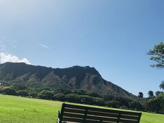 ハワイ在住のマキさんおススメのパワースポット。

このベンチに座ってハワイを感じました。
また来られますようにとダイアモンドヘッドにお願いしました。