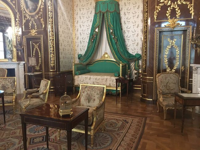 内部は豪華ですが、オリジナルを重視する方は行かなくても良いかも。