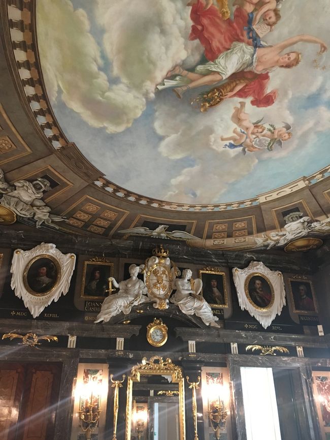 天井画も綺麗です。