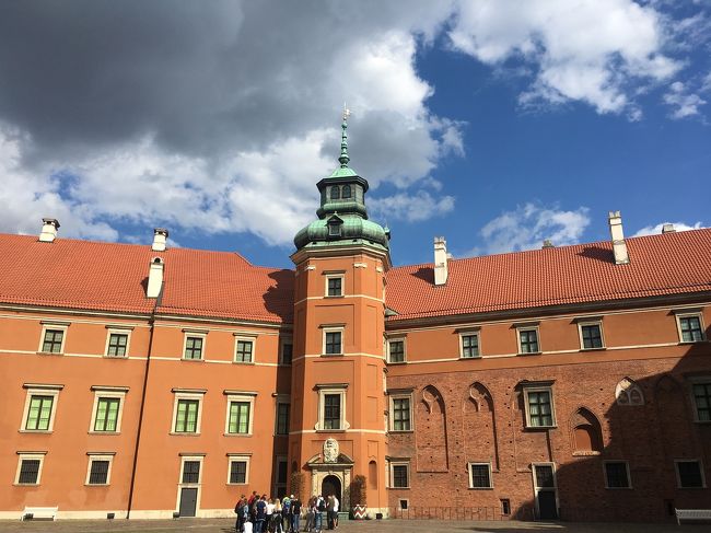 続いてポーランド王宮にやってきました。