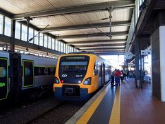 14:18発のサン・ベント駅行きの列車に乗って、ポルトに戻ります！
アヴェイロの滞在時間は1時間ちょっとだったけど、コスタ・ノヴァ以上に主要エリアはコンパクトにまとまっているし、散策だけならだいたい見てまわれるかな。

この後は、ポルトに戻ってお土産を買いつつ、サン・ベント駅北側やハリ・ポッターで一躍有名になった本屋へ。

そして、早いもので明日はいよいよ帰国の日。