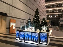 アクロス福岡のクリスマスツリーと
ミニチュアのスキー場

