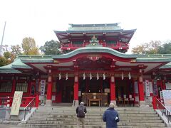 富岡八幡宮

江戸最大の八幡宮で、八月に行われる祭礼「深川八幡祭り」は江戸三大祭りの一つ。