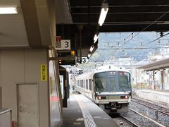 JR嵯峨野線に乗り嵯峨嵐山へ。
なんか撮り鉄から始まっている気がするなぁ(笑)。