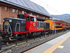 嵯峨野線のホームから、早速トロッコ列車がお出迎え♪
本当は乗ってみたいけど、今日の嵐山エリアはサクッと済ませる予定なので。