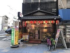 じゃんじゃん横丁を抜けて
やまと屋寿し一号店へ
新世界で幅きかせているやまと屋グループ