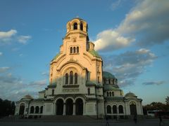 夕陽に照らされるアレクサンダル・ネフスキー寺院。