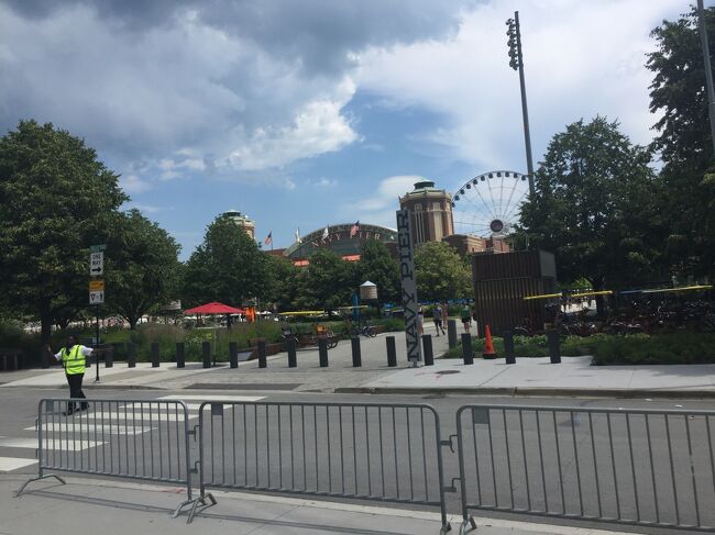 入場料はありません。観覧車もあります。