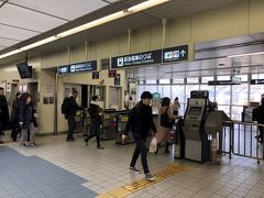 踏切を渡って階段を登れば阪急の蛍池駅の改札が。
流石に梅田までは歩けないのでここからは電車で。
