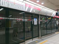 初めての土地なのに、深夜の地下鉄に乗るのに全然ビビらない。
台湾、よきです。