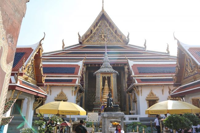 広い敷地を進んでチケットを買い入場します。