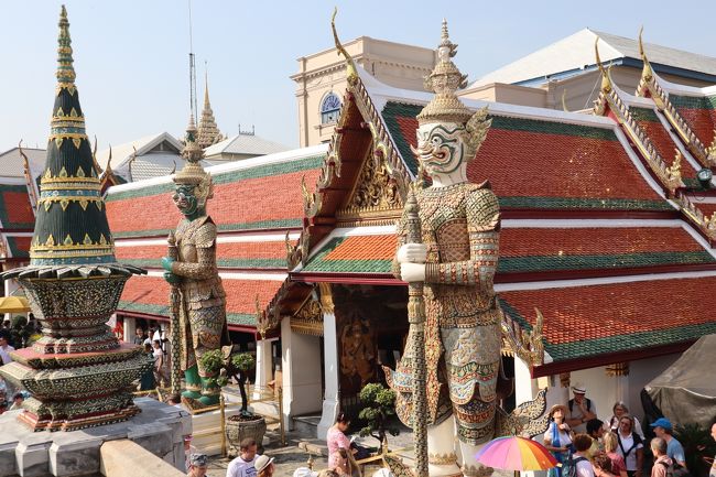 写真には、なるべく人が映り込まないように撮っていますが　実は、凄い人です。