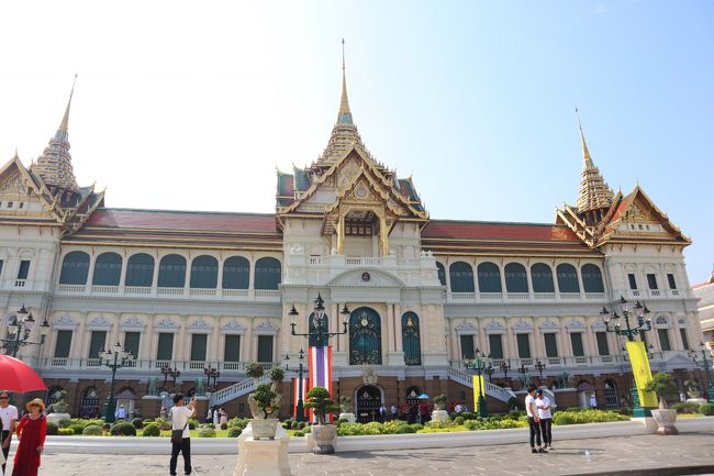 王宮に入ります。<br /><br />まずは、チャクリー・マハー・プラサート宮殿