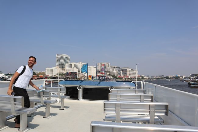 見晴らしの良い上の席へ。