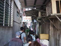 龍山寺駅近くの細い路地を入っていくと、福州元祖胡椒餅がありました。