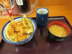 【てんやの天丼 八王子 2019/11/30】

久し振りに外出、もうすぐ高雄なので外食が続きます。
今日は、てんやで天丼。一番安い天丼税込み530円、美味しかった。
アクセス：ＪＲ八王子駅北口から徒歩2分。
住所：八王子市東町12-1 