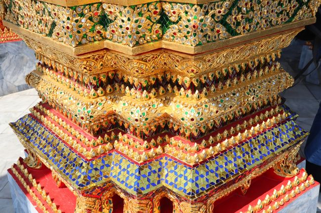 柱の豪華な装飾。