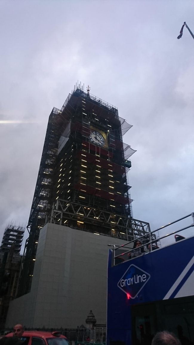 ビックベンは改装工事に伴い足場が組まれております。と聞いていた通りでした。