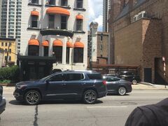 シカゴチョップハウス。前回はここでステーキとプライムリブをいただきました。今回は予算の都合でパス。