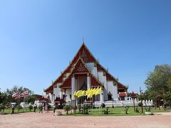 すぐ隣にあるヴィハーン・プラ・モンコン・ボピットへ歩いて移動。