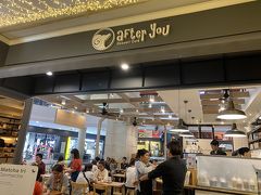 朝一番からバンコクの王道観光地を一人で巡ってみました。

気が付くと2時ごろなのにランチ食べてません。
一旦ホテルのあるアソークに戻って便利な「ターミナル２１」で食べ物にありつきます。