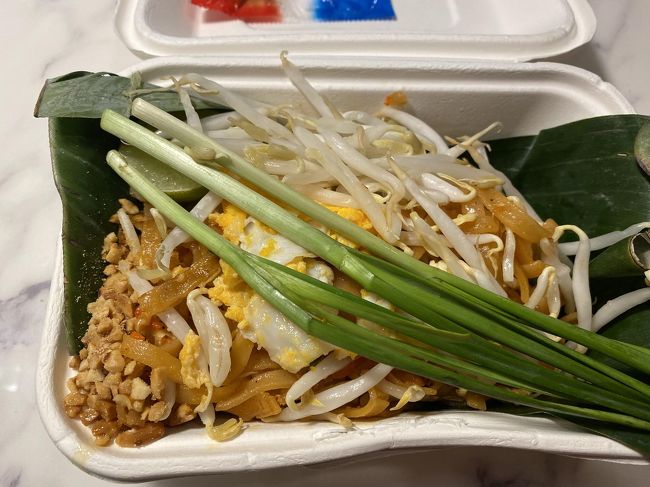 ターミナル２１の地元料理の数々を見ていたら食べたくなってしまって　パッタイをお持ち帰りで購入。<br />ホテルの部屋でのんびり頂きました。<br />本場のパッタイをお値打ちに食べることが出来て満足です。